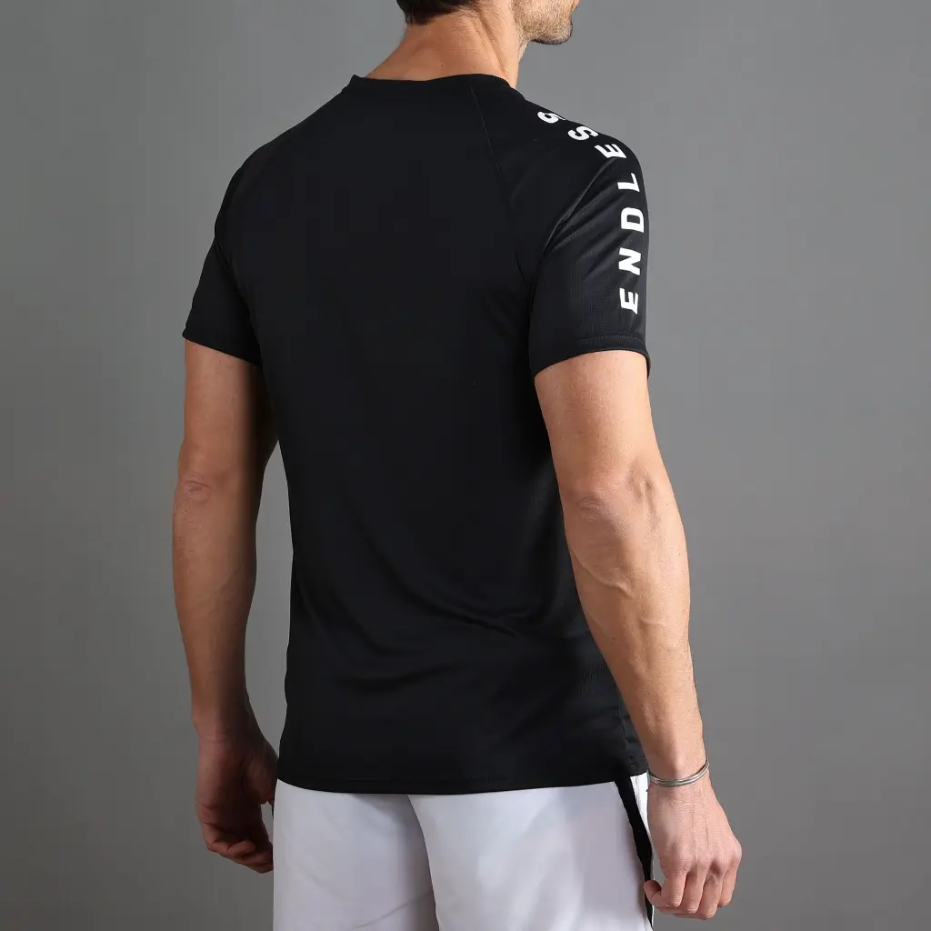 t-shirt-feisty-iconic-black (1).webp